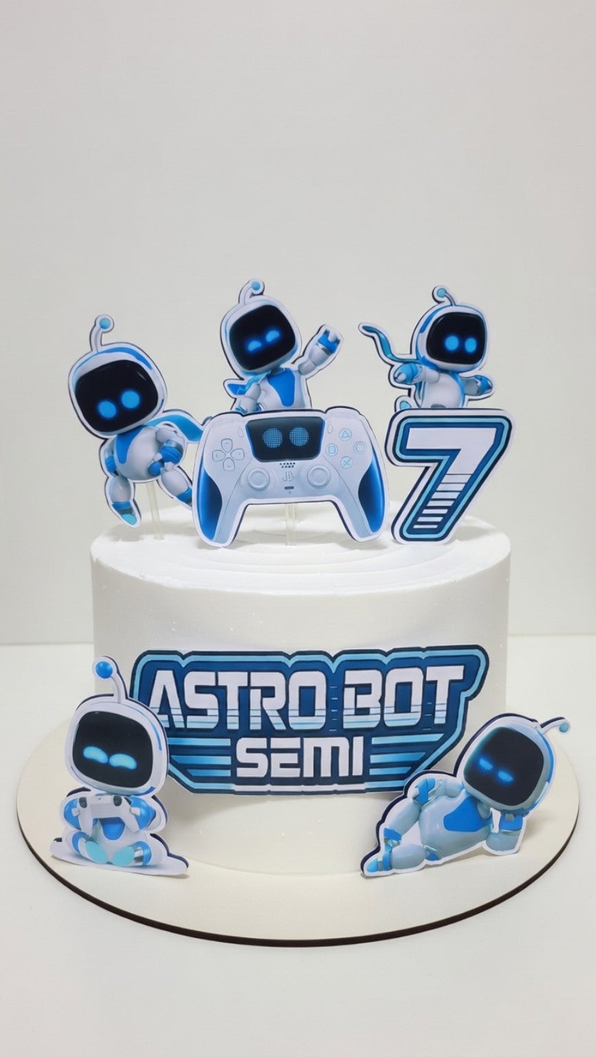 Astro Bot taartdecoratie met blauwe en witte robots en gamecontroller op een witte taart, voorbeeld Semi 7