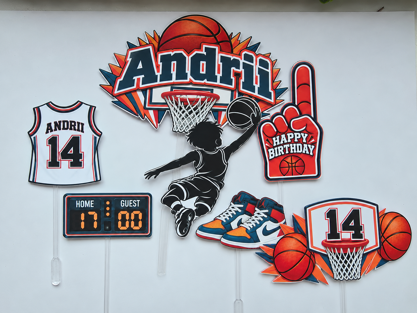 Overzicht van de zeven basketbal taartdecoraties, voorbeeld met Andrii en 14