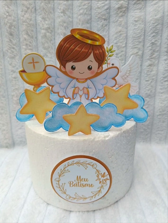 Doop taartdecoratie met engel, blauwe wolken, gouden sterren en tekstbordje