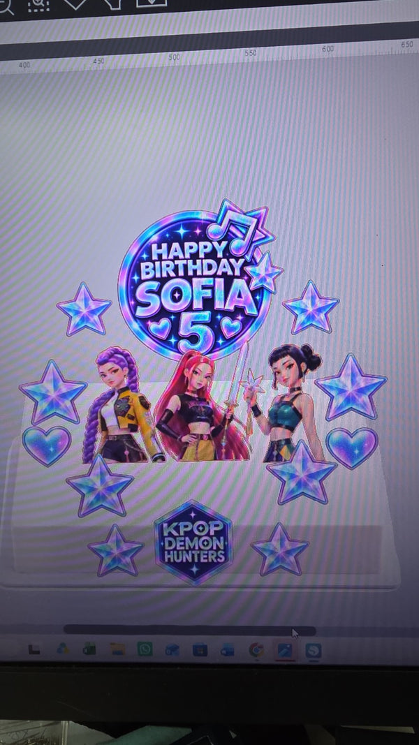 Ontwerpvoorbeeld van K-pop Demon Hunters taartdecoratie met naam en leeftijd