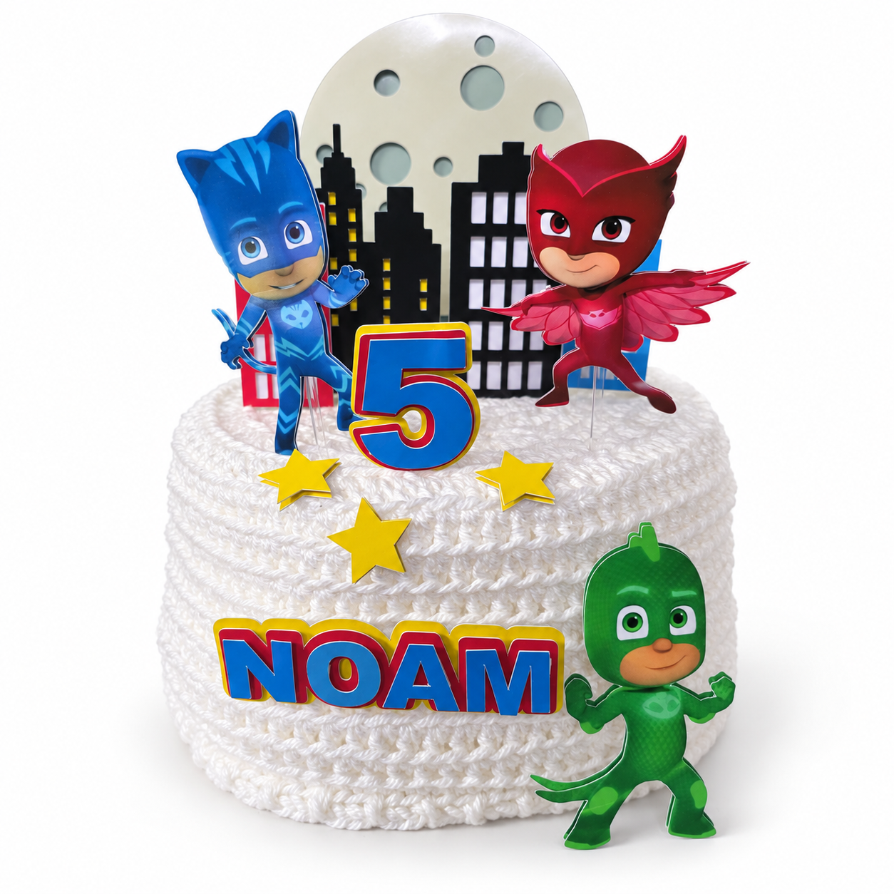 PJ Masks taartdecoraties op de originele gehaakte voorbeeldtaart; achtergrond digitaal wit gemaakt